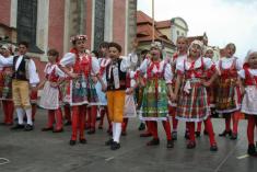 Stavíme věž z víček - kulturní vystoupení souboru Mráček